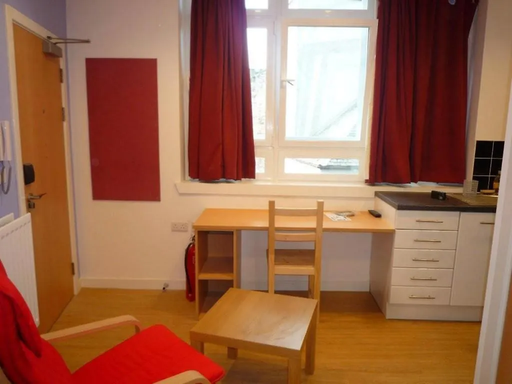 Destiny Student - Cowgate Daire Edinburgh