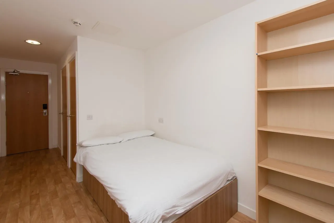 Destiny Student - Cowgate Daire Edinburgh